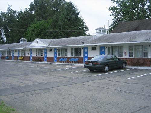 Graylyn Motel South Glens Falls Exterior photo